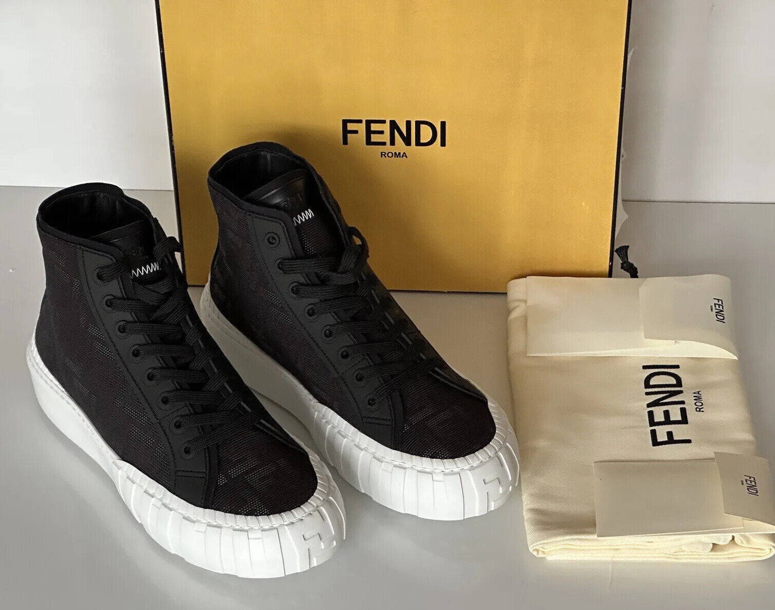 NIB 795 $ Fendi FF Logo Stoff/Leder Schwarze High-Top-Sneaker 10 US (43) 7E1424