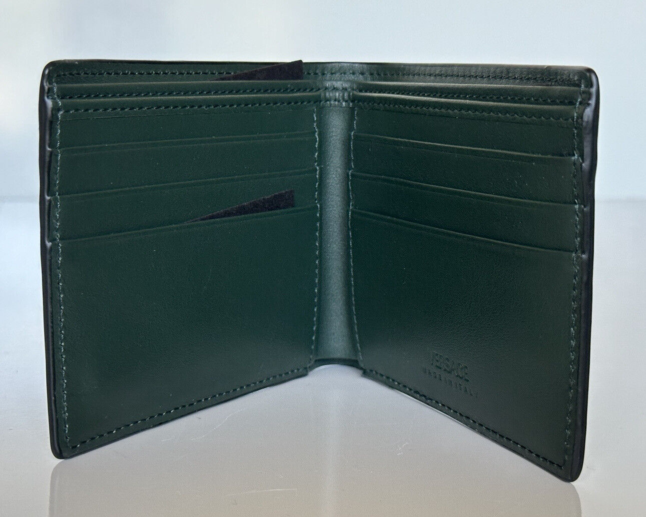 NWT 425 $ Versace Embedded Medusa Accents Geldbörse aus grünem Kalbsleder, hergestellt in Italien 