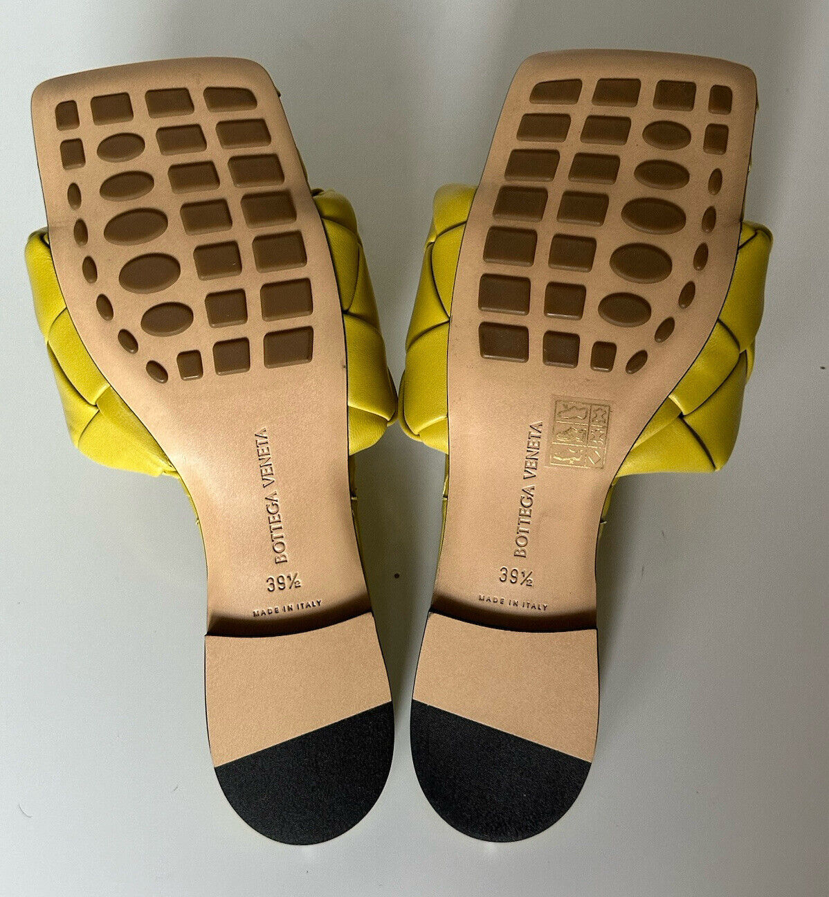 NWT $1350 Bottega Veneta Acid Flat Sandals Shoes 9.5 US (39.5 Euro) 608853