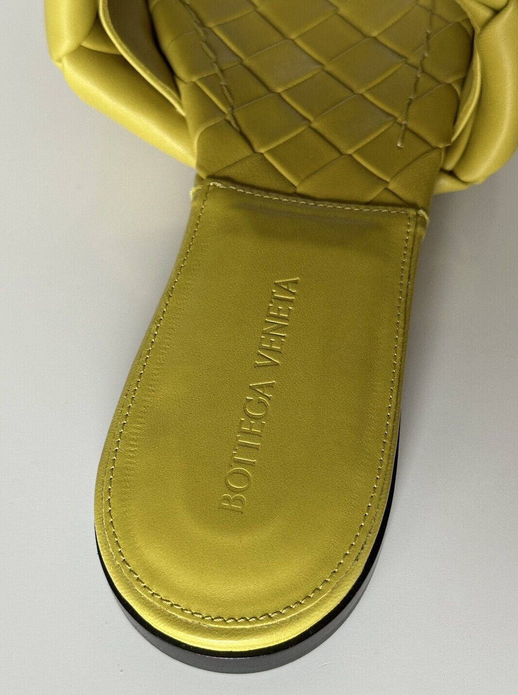 Neu mit Etikett: 1350 $ Bottega Veneta Acid Flat Sandalen Schuhe 9,5 US (39,5 Euro) 608853 