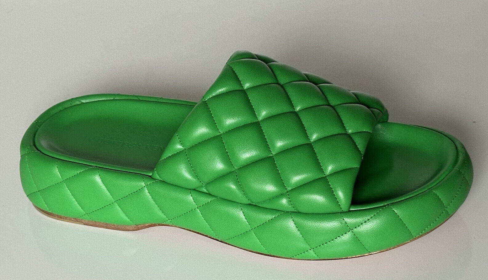 NIB $ 1450 Bottega Veneta Grüne gepolsterte Sandalen aus gestepptem Leder 8 US 708885 IT 