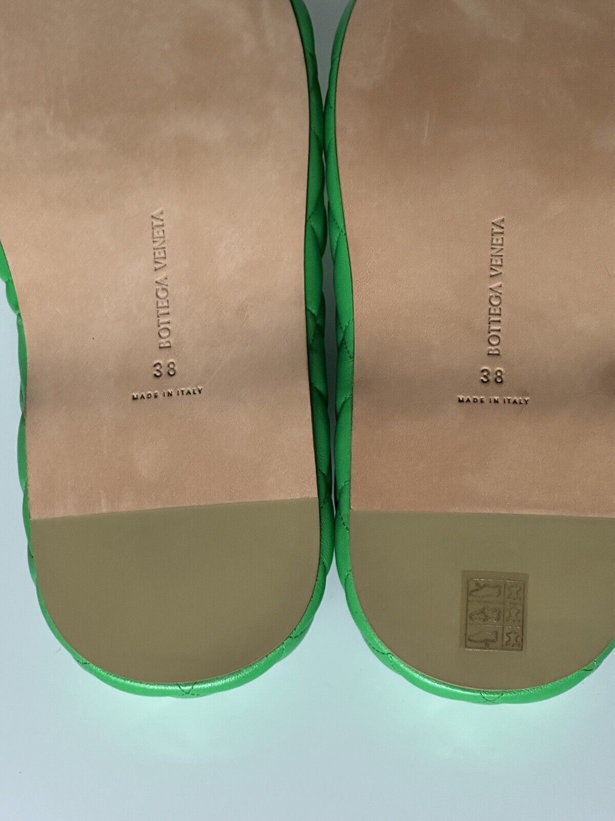 NIB Зеленые кожаные стеганые сандалии Bottega Veneta за 1450 долларов США 8 США 708885 IT 