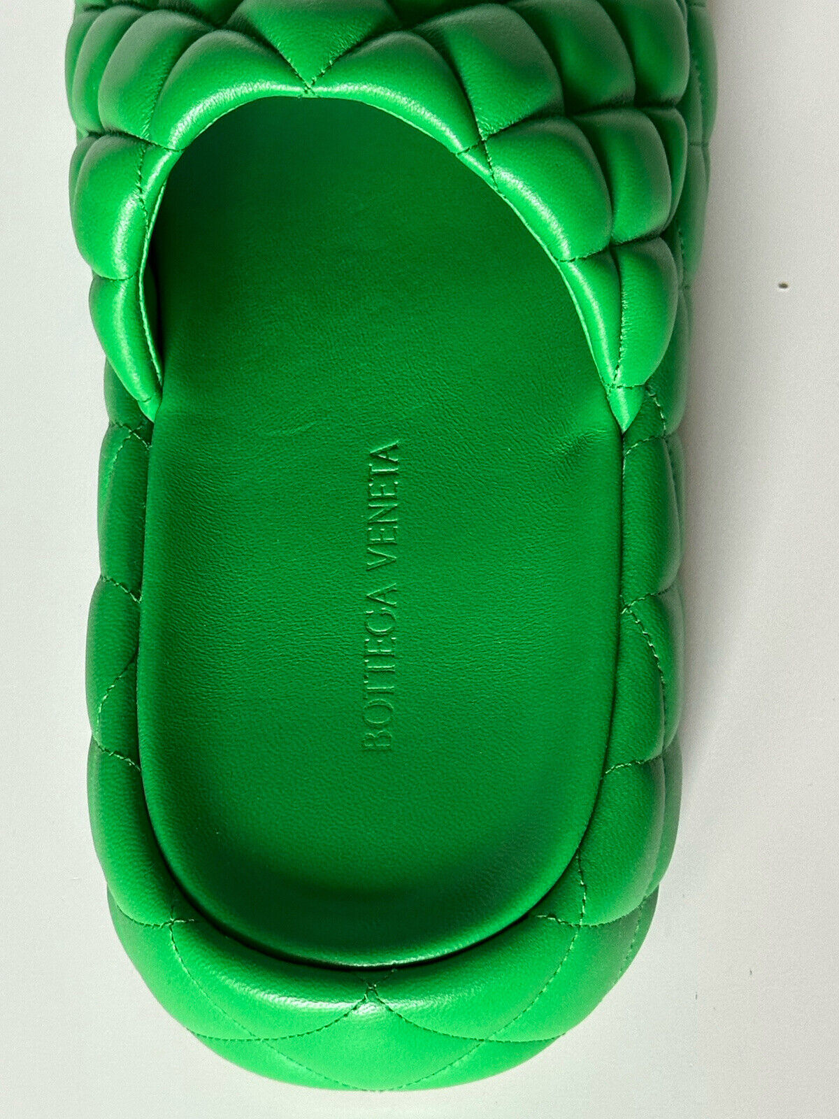 NIB $ 1450 Bottega Veneta Grüne gepolsterte Sandalen aus gestepptem Leder 8 US 708885 IT 