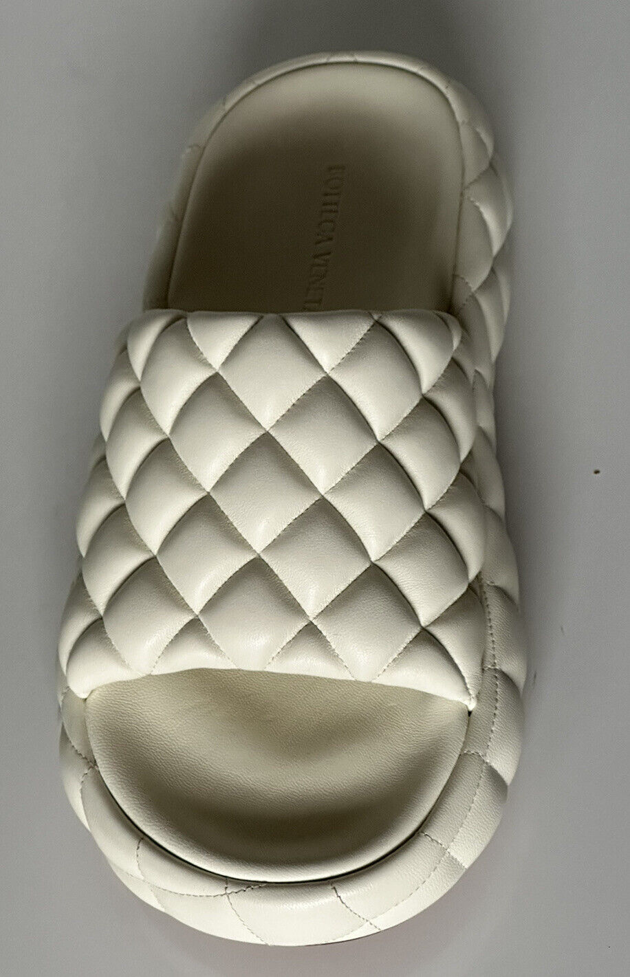 NIB $ 1450 Bottega Veneta Weiße gepolsterte Sandalen aus gestepptem Leder 9 US 708885 IT 