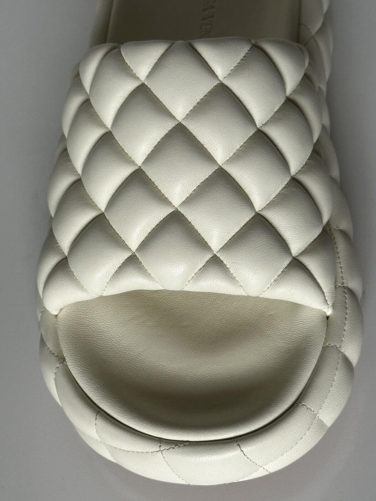 NIB $1450 Bottega Veneta White Quilted Leather Padded Sandals 9 US 708885 IT