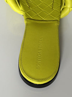 NWT 1350 долларов США Bottega Veneta Желтые лимонные сандалии на плоской подошве 7,5 США (37,5 ЕС) 608853 