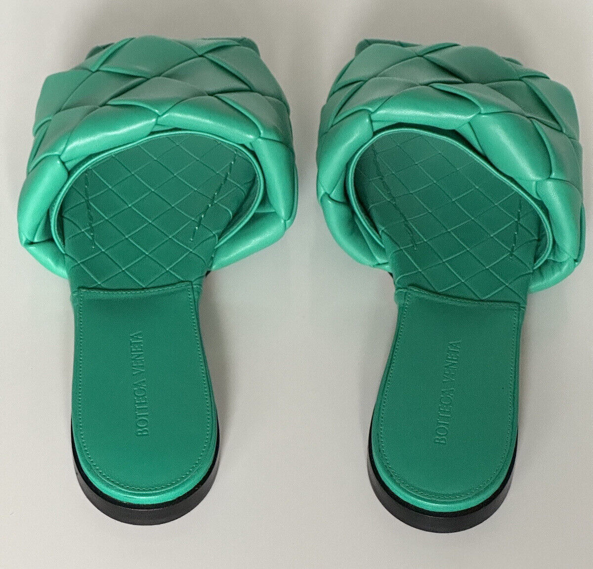 NWT $ 1350 Bottega Veneta Green Loden Flat Sandalen Schuhe 8 US (38 Euro) 608853 