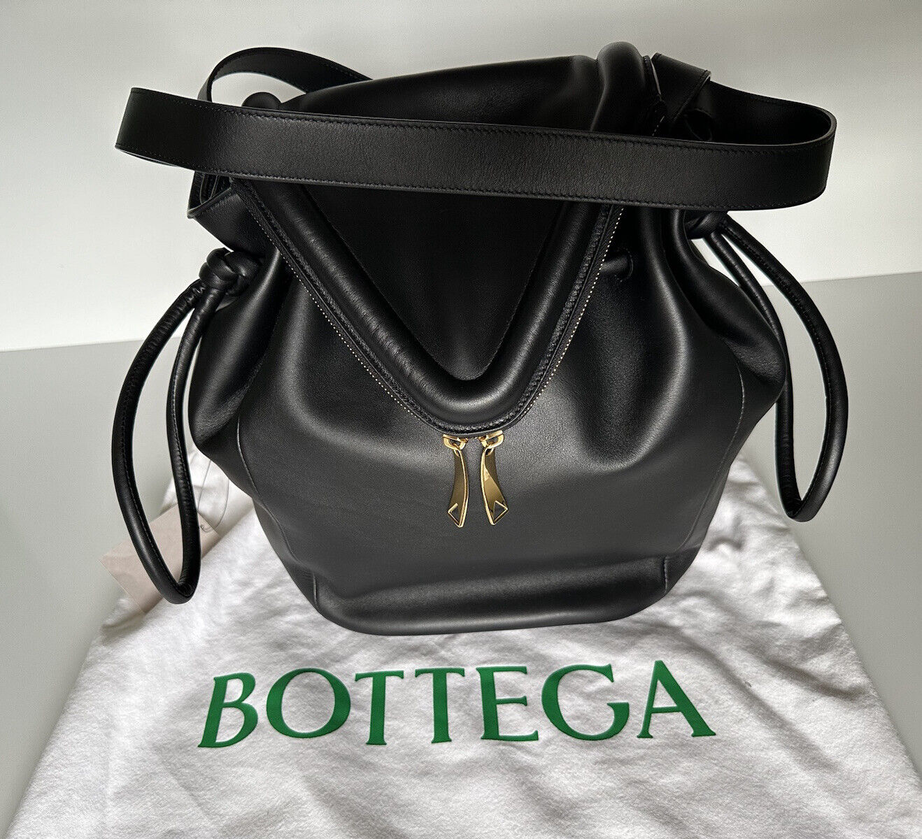 NWT $3500 Bottega Veneta Napa Большая кожаная сумка через плечо Carbas, Италия 