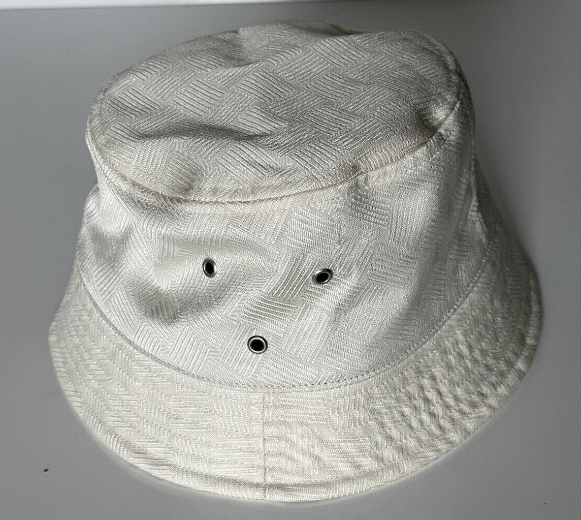 NWT $600 Bottega Veneta Intrecciato Nylon Bucket Hat White L (60 cm) 687344