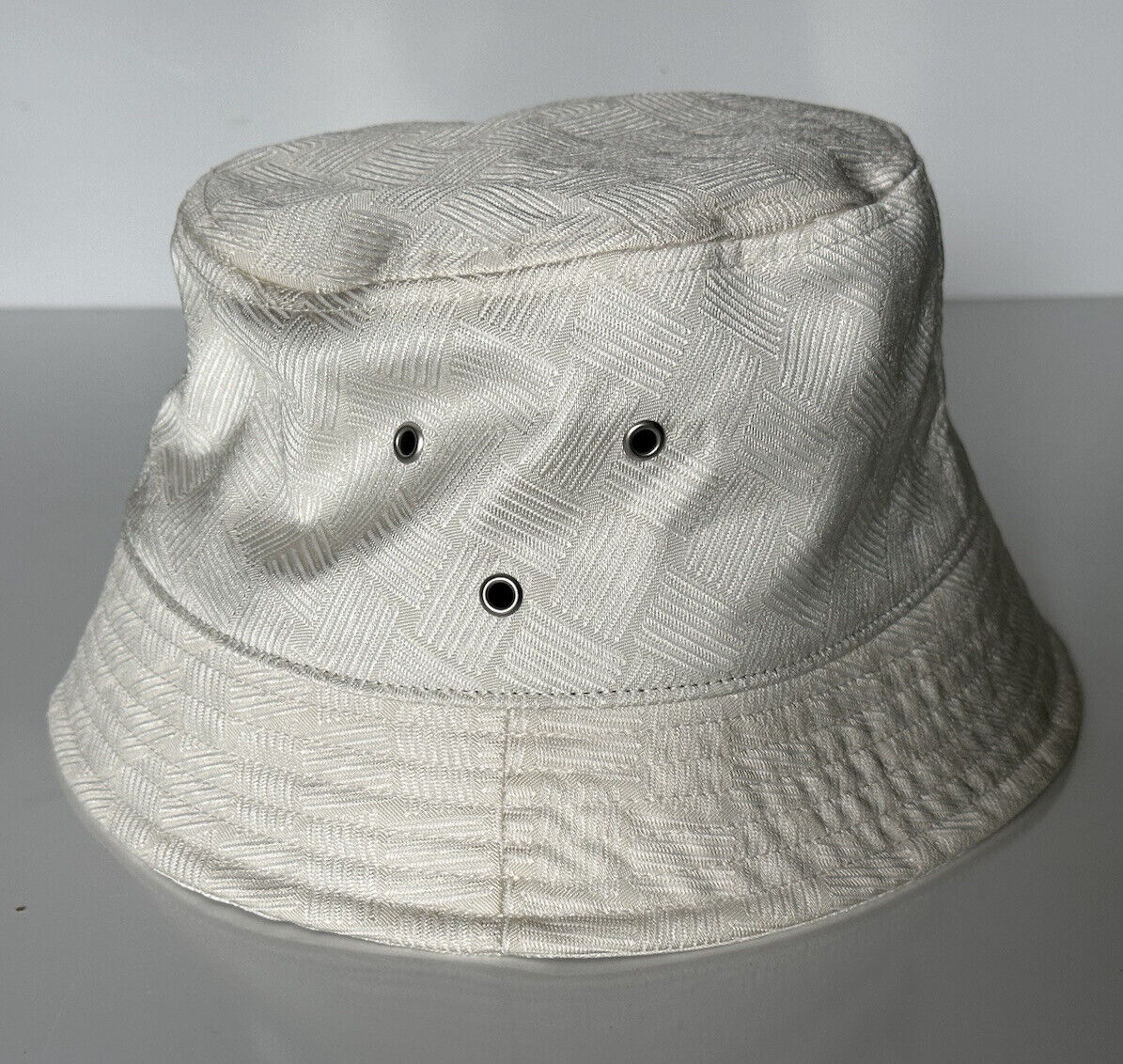 NWT $600 Bottega Veneta Intrecciato Нейлоновая шляпа-ведро Белая, L (60 см) 687344 