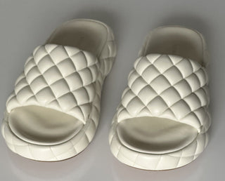 NIB $1450 Bottega Veneta White Quilted Leather Padded Sandals 10 US 708885 IT