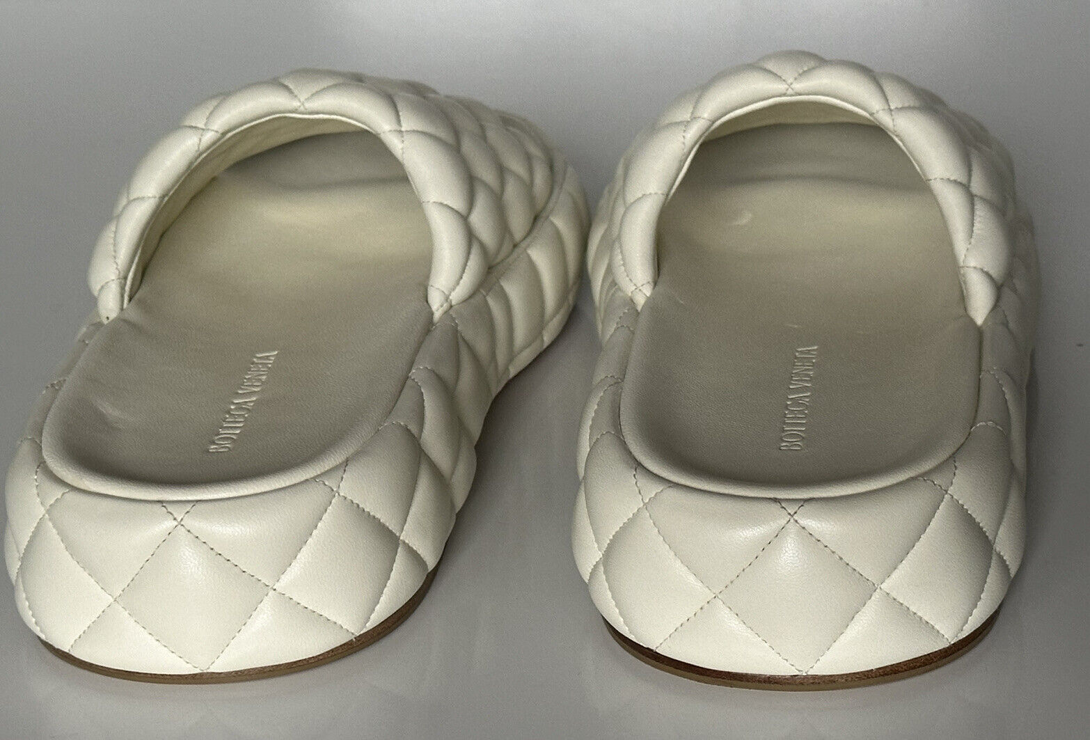 NIB $1450 Bottega Veneta White Quilted Leather Padded Sandals 11 US 708885 IT