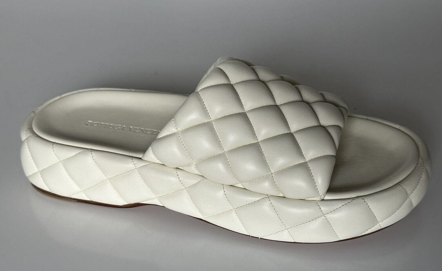 NIB $1450 Bottega Veneta White Quilted Leather Padded Sandals 7 US 708885 IT