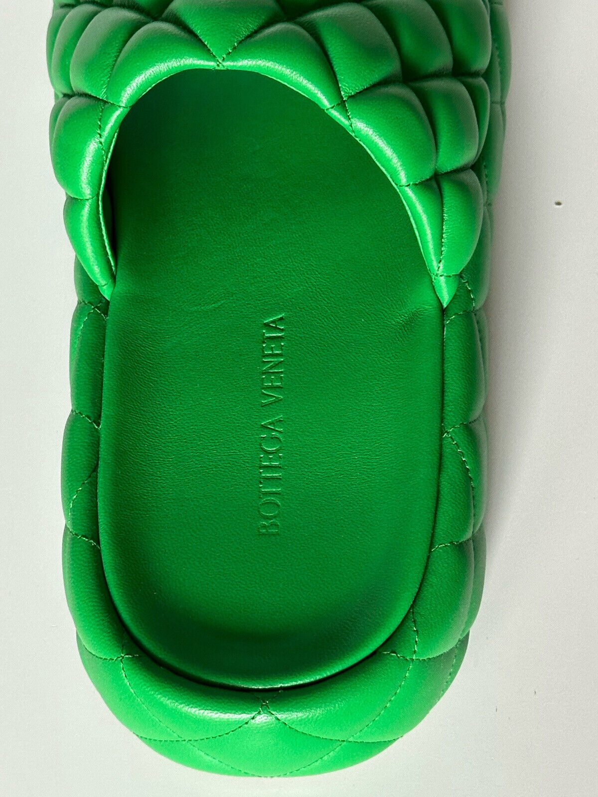 NIB $ 1450 Bottega Veneta Grüne gepolsterte Sandalen aus gestepptem Leder 9 US 708885 3708