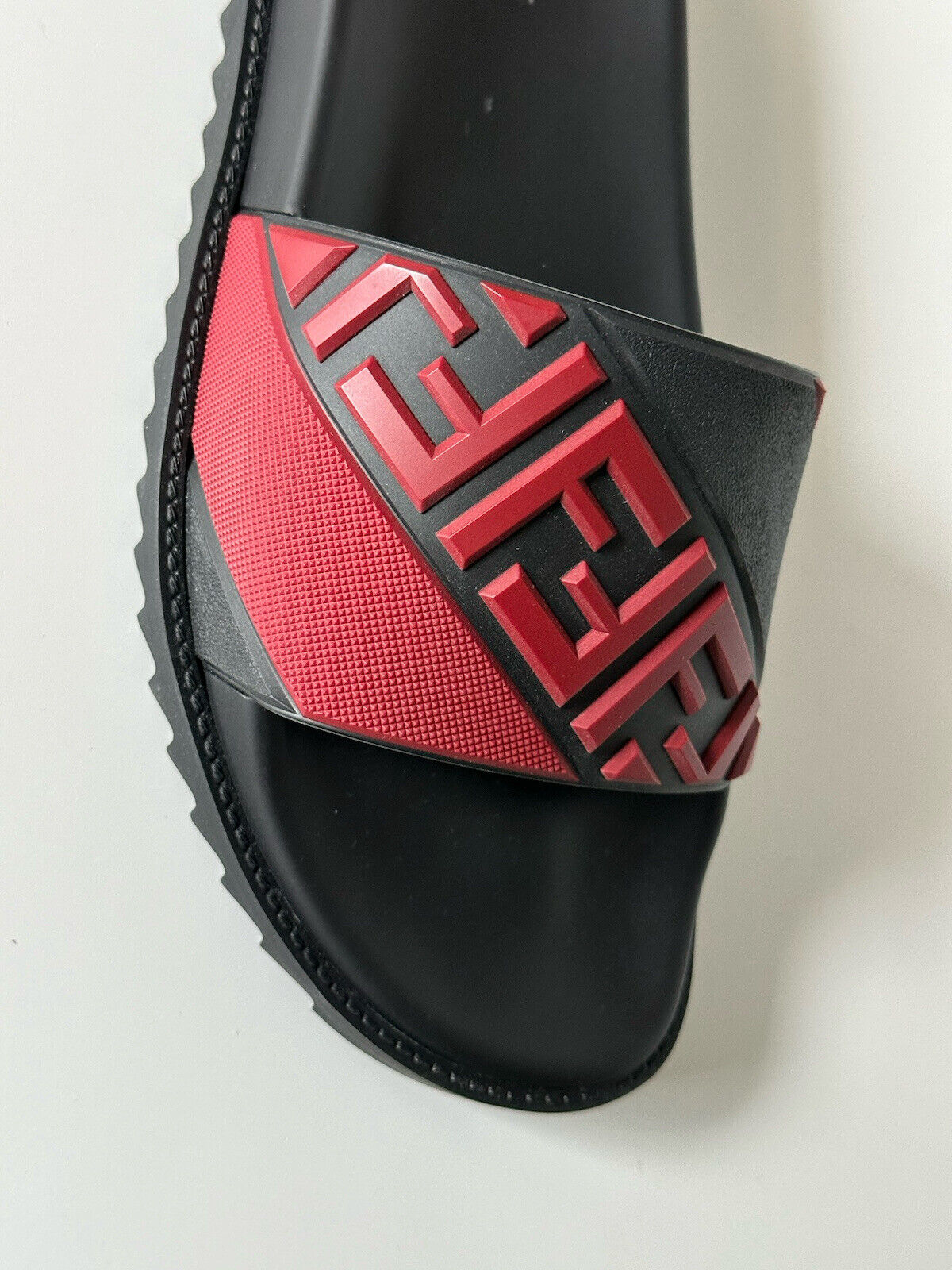 NIB 460 $ Fendi Herren FF Rubber Slide Sandalen Schwarz/Rot 12 US/11 UK 7X1377 Italien