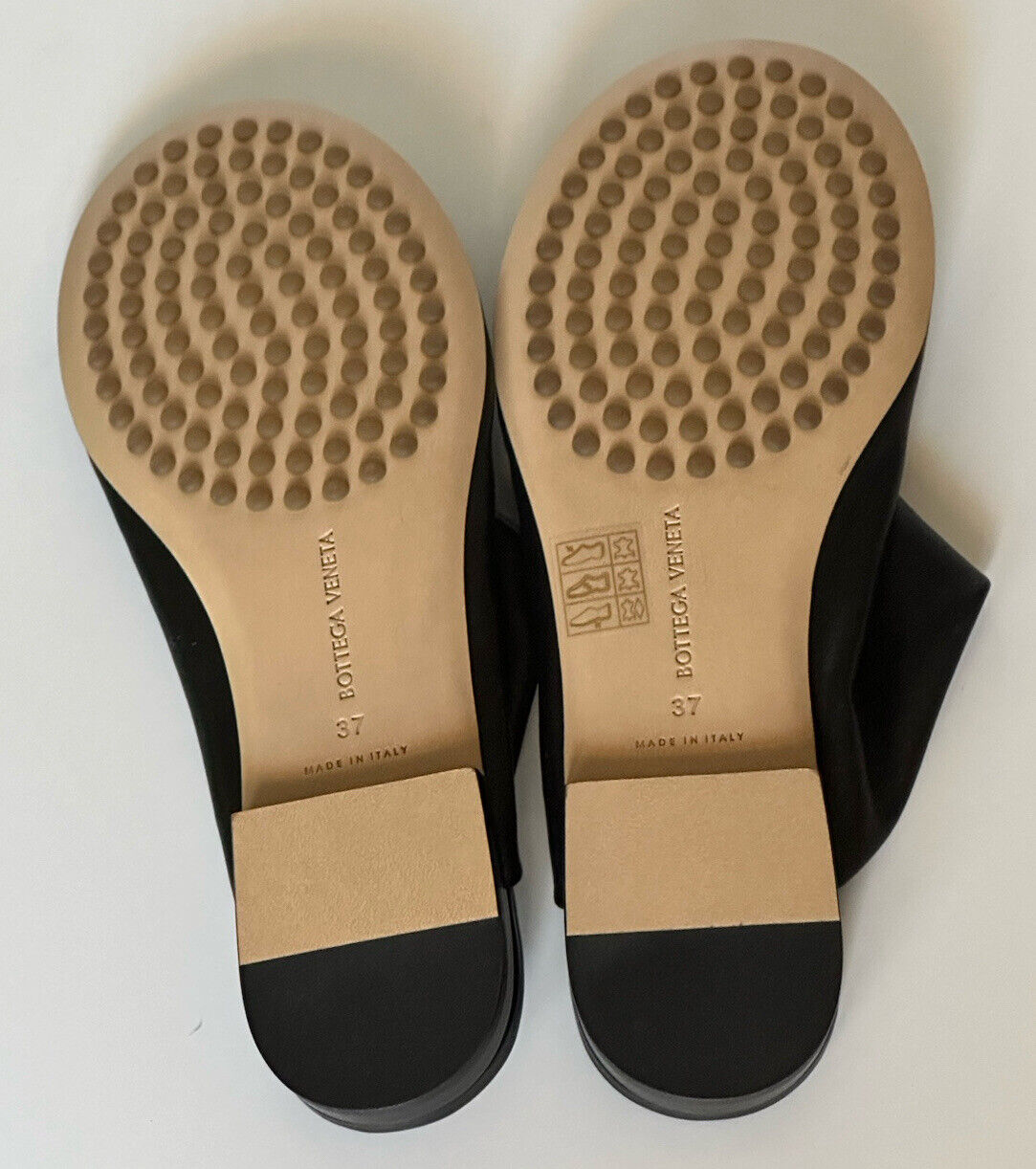 NIB 759 $ Bottega Veneta Slipper-Sandalen aus schwarzem Napa-Leder 7 US (37 Euro) 667185