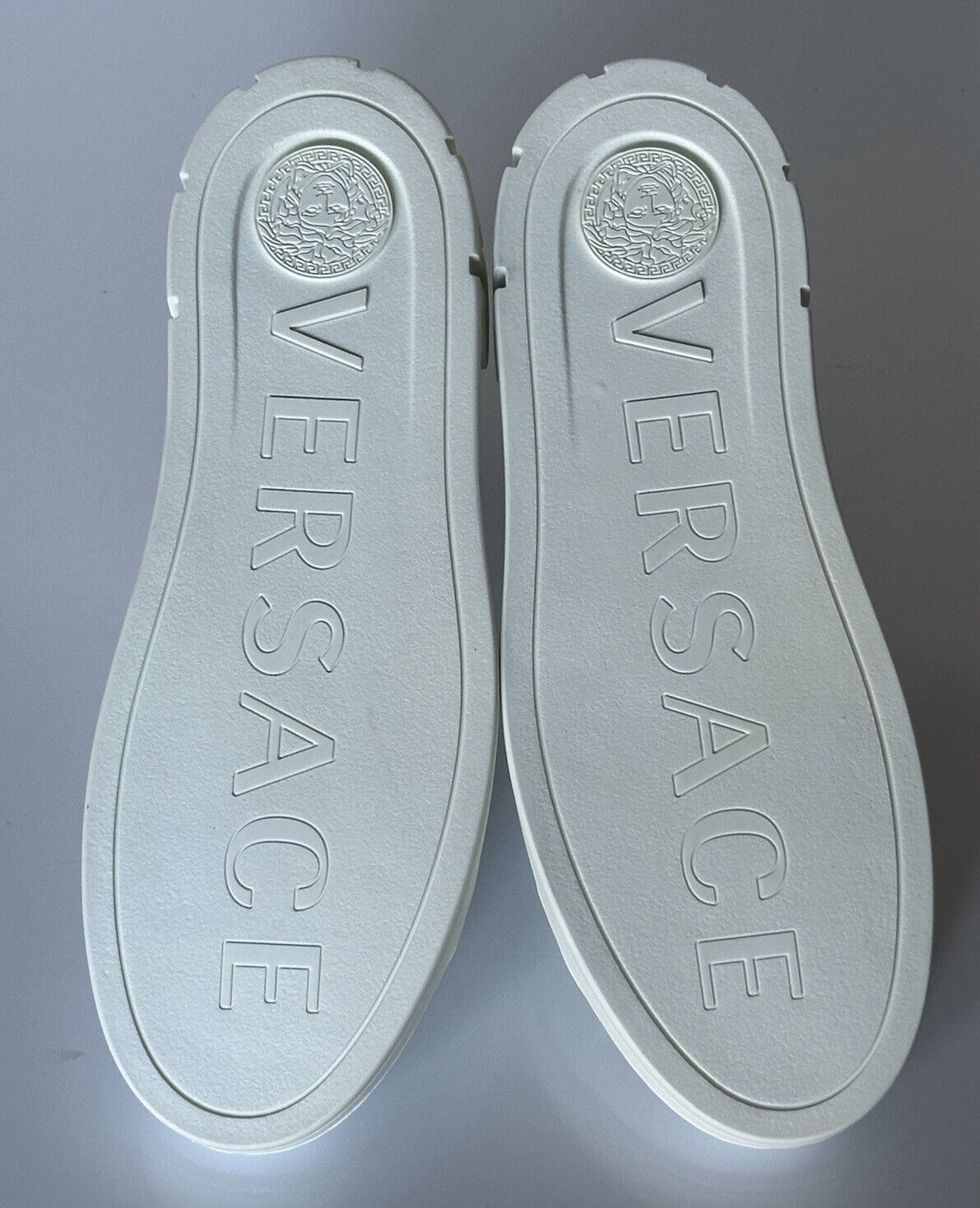 NIB 750 долларов США Versace Low Top Женские белые кожаные кроссовки 9 США (39 ЕС) 1008962 IT