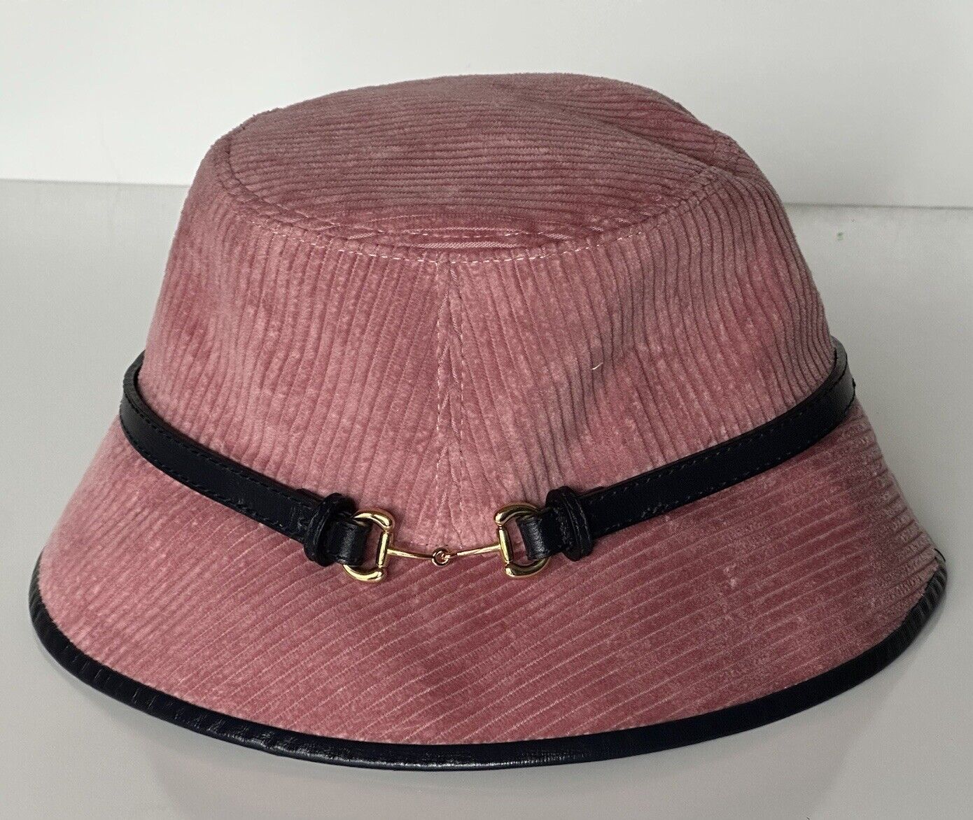 Neu mit Etikett: 430 $ Gucci Fischerhut aus rosa Samtcord für Damen L (58 cm) 679425 Italien 