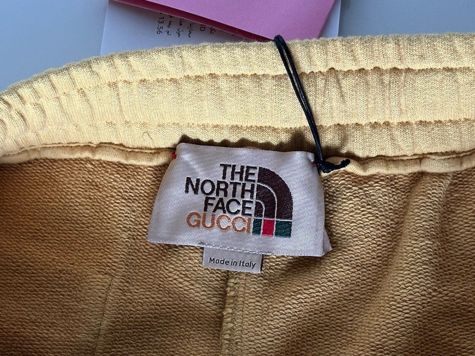 Neu mit Etikett: 620 $ The North Face x Gucci Web Print Herrenshorts, Senfgelb, Größe L, IT 651726
