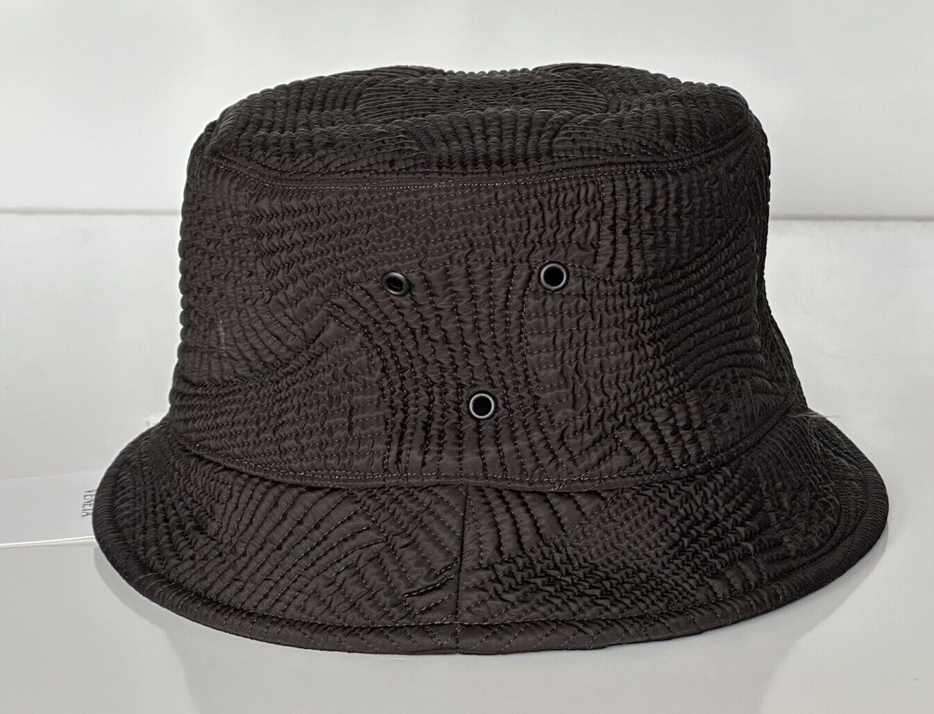 Neu mit Etikett: 850 $ Bottega Veneta Intrecciato Muster Nylon Fischerhut Braun L IT 708696 