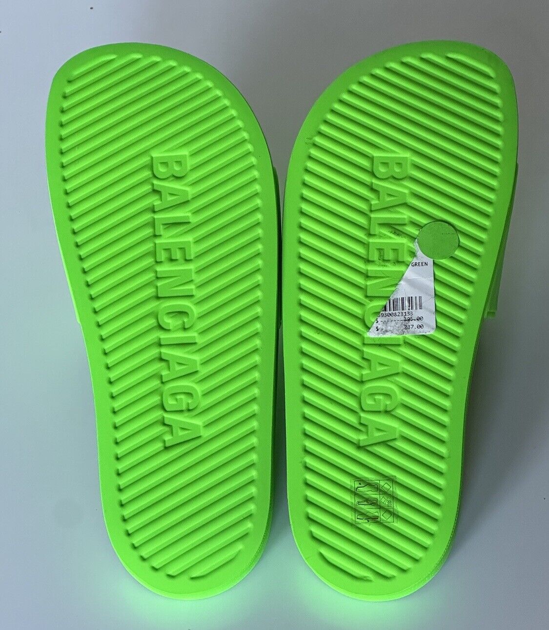 NIB $ 350 Balenciaga Neon Green Pool Slides Sandalen 10 US (40 Euro) Italien 565547 