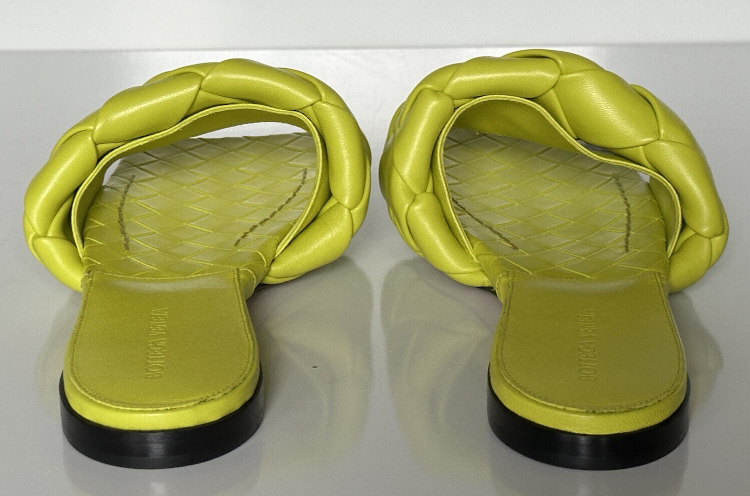 NWT 1350 долларов США Bottega Veneta Желтые лимонные сандалии на плоской подошве 7 США (37 евро) 608853 