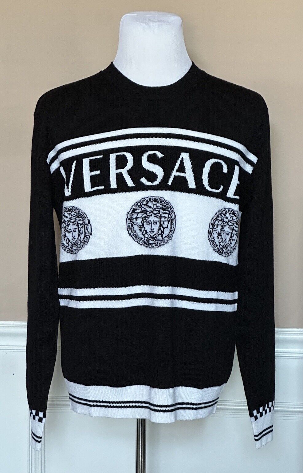 NWT Versace Medusa Logo Wool Knit Sweater Black 40 US (50 Eu)  Italy A86467