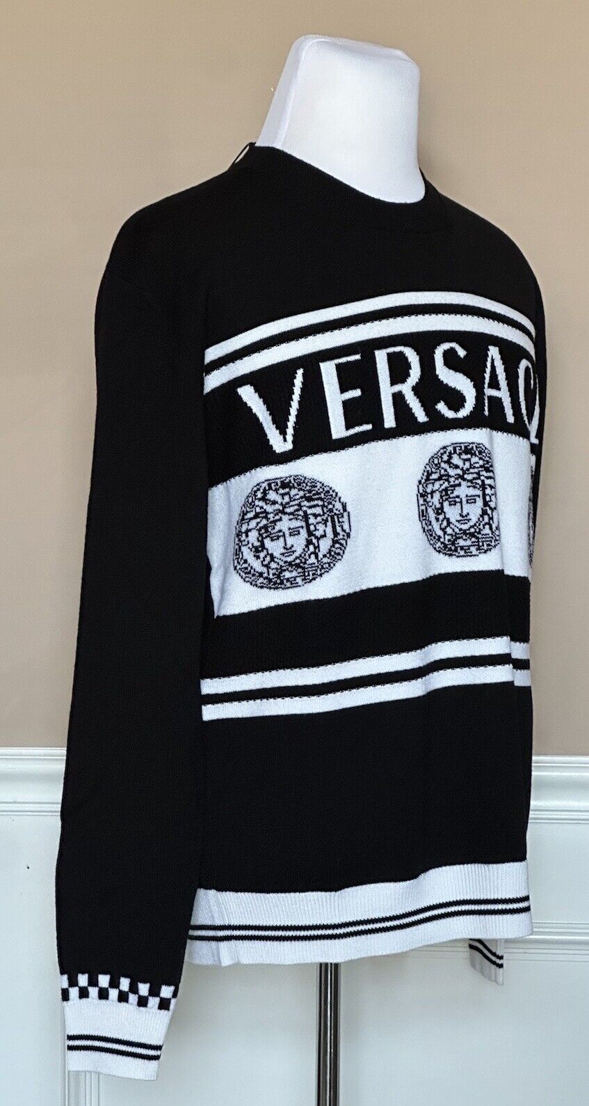 NWT Versace Medusa Logo Wool Knit Sweater Black 40 US (50 Eu)  Italy A86467