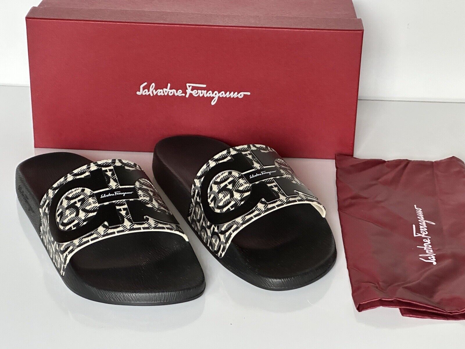 NIB Salvatore Ferragamo Groove Men's Rubber Slide Sandals Black 9 US 0729248 IT