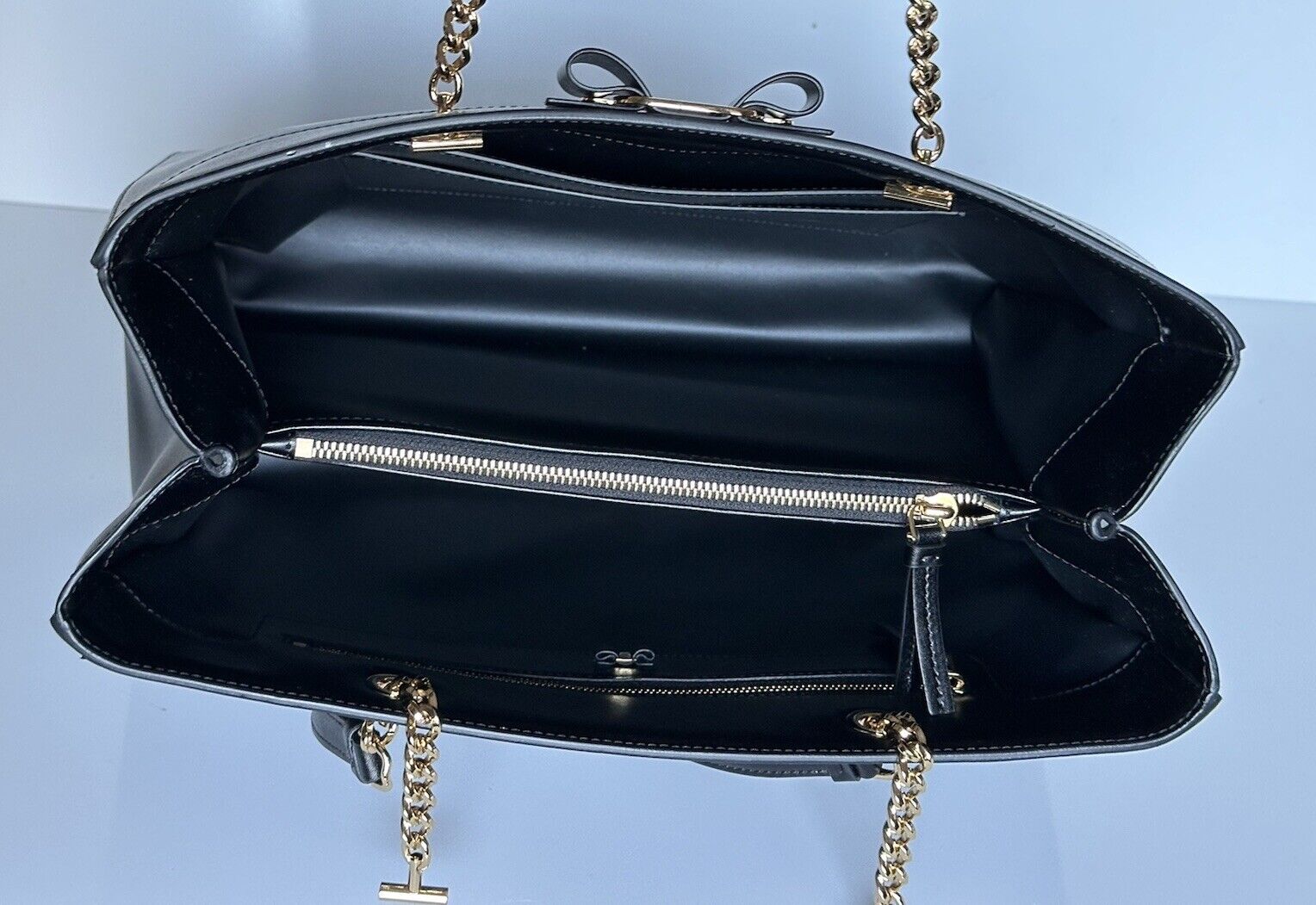 NWT $1590 Salvatore Ferragamo Leather Tote Shoulder Bag Black 0753248 Italy