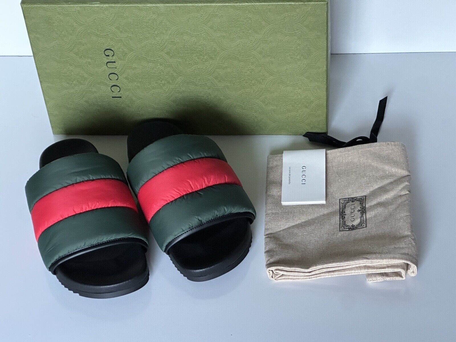 NIB Gucci Women's Nylon Green/Red/Green Slide Sandals 10 US (40 Euro) 700320 IT