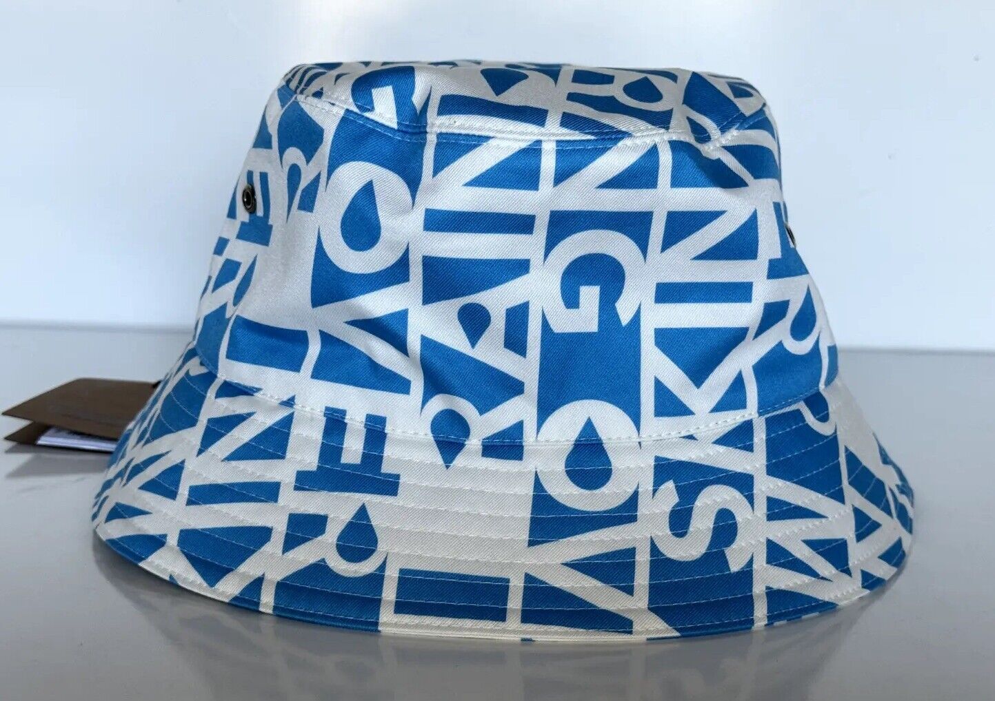 NWT $480 Burberry Raintext Bucket Hat White/Blue M (57 cm) 8055938 Italy