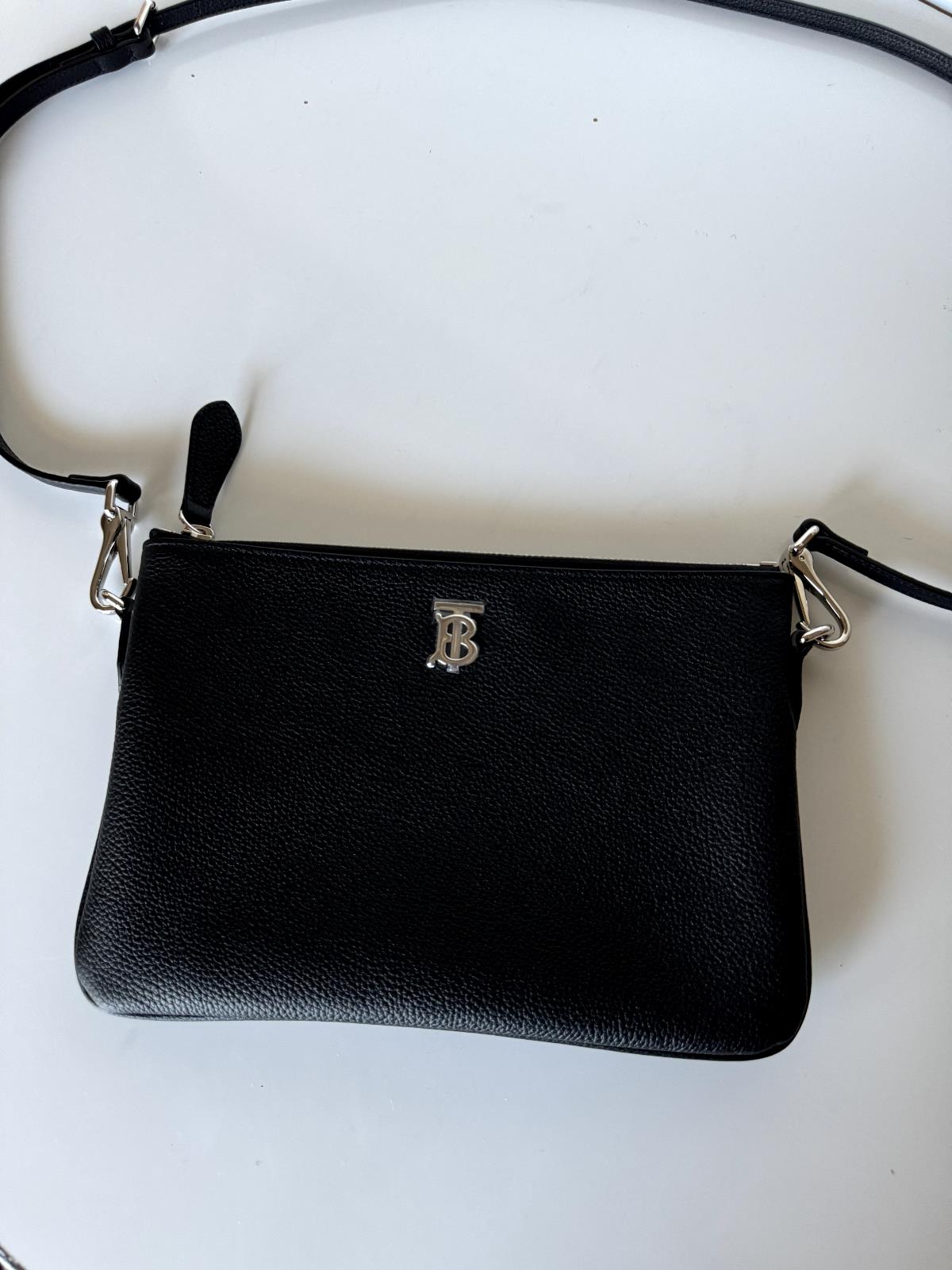 NWT $530 Burberry Peyton Leather Shoulder Bag Black 80751751 Made in Italy