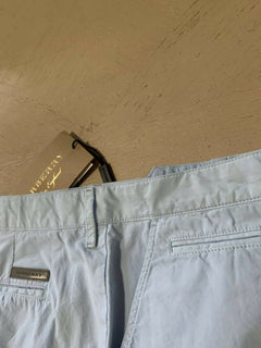 Neue kurze Burberry-Hose für 195 $ in Pale Opal Blue, Größe 36