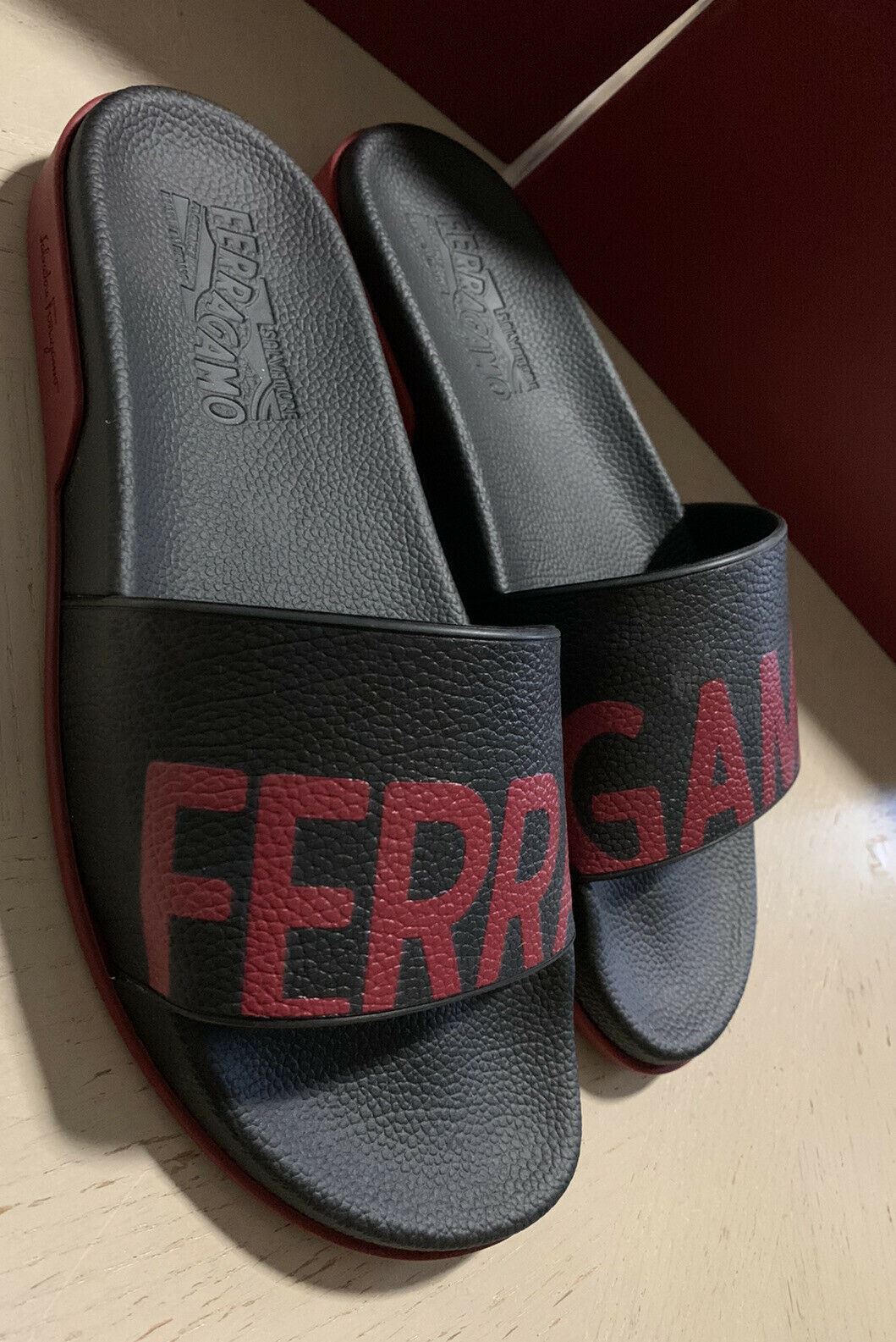 New Salvatore Ferragamo Mens  Sandal Black/Red 9 US Italy