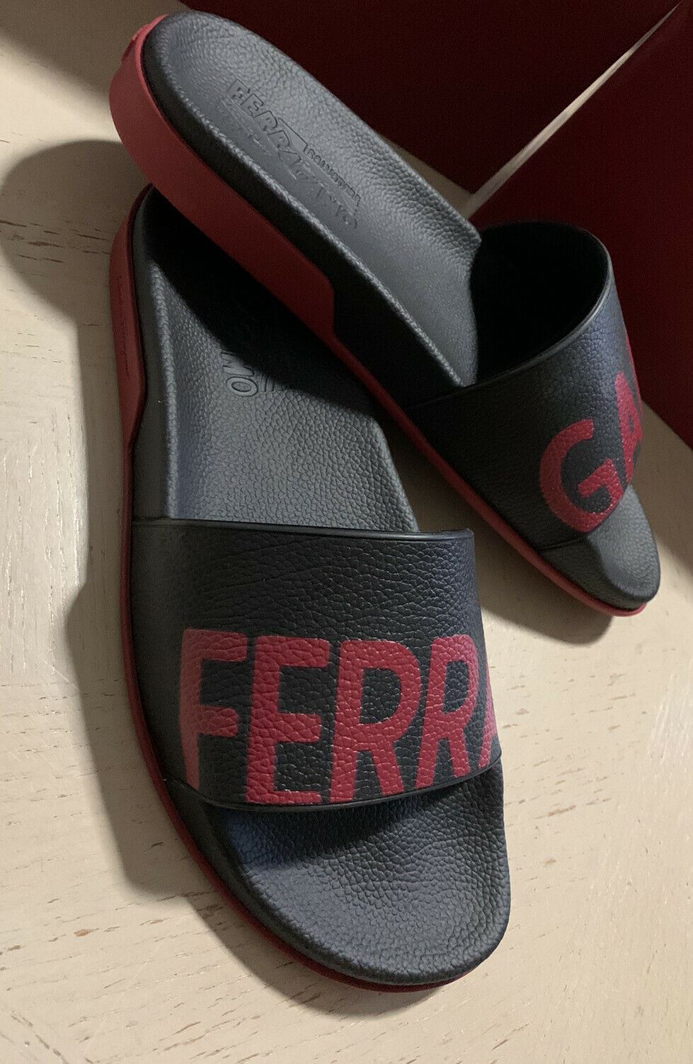 New Salvatore Ferragamo Mens  Sandal Black/Red 9 US Italy