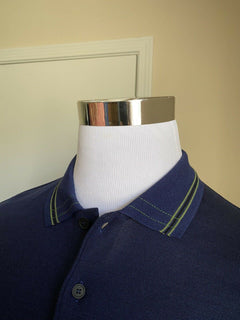 Neu mit Etikett: 390 $ Bottega Veneta Herren-Poloshirt Blau S US (46 Eu) Italien