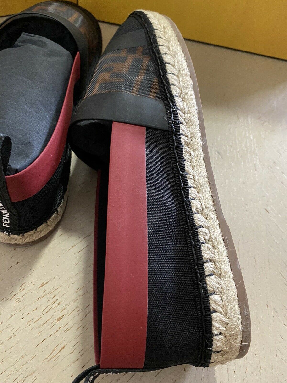 NIB Fendi Damen Flat Colibrì Mesh FF Espadrille Schwarz/Rot 10,5 US (40,5 Eu)