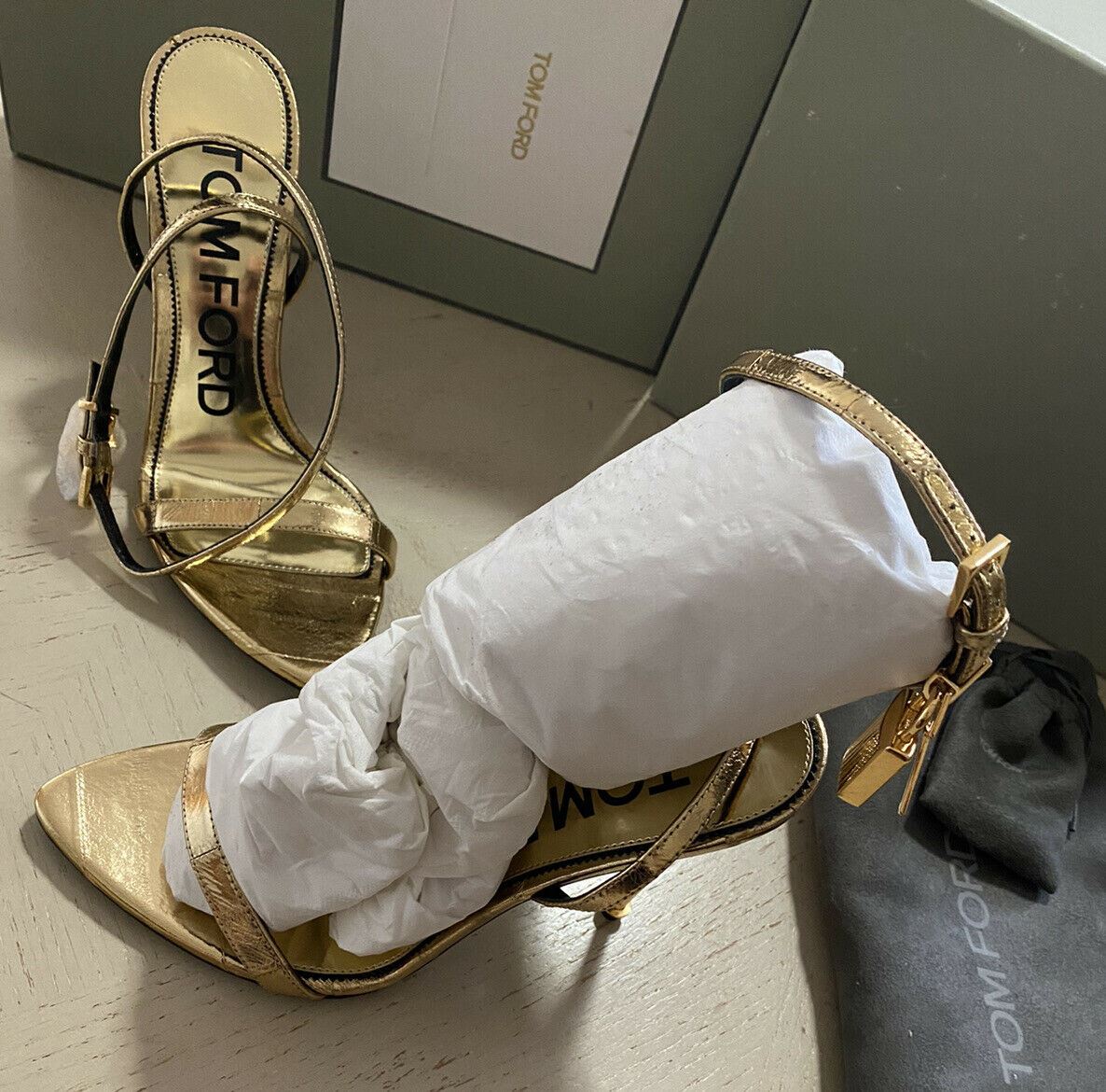 NIB $1490 Женские кожаные сандалии Tom Ford Gold 8 US/38 EU Италия