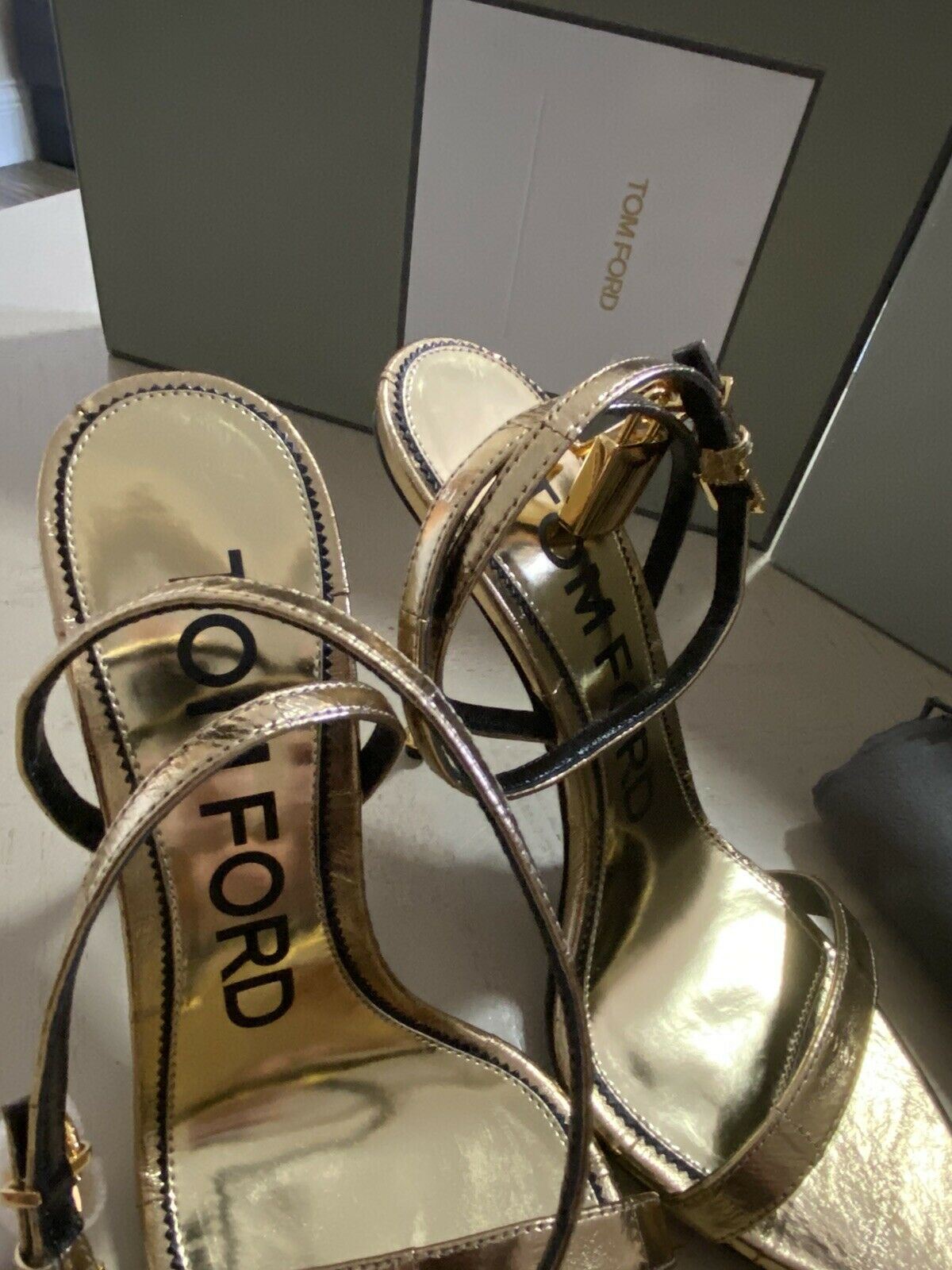 NIB $ 1490 Tom Ford Damen-Sandalen aus Leder, Gold, 8 US/38 Eu, Italien