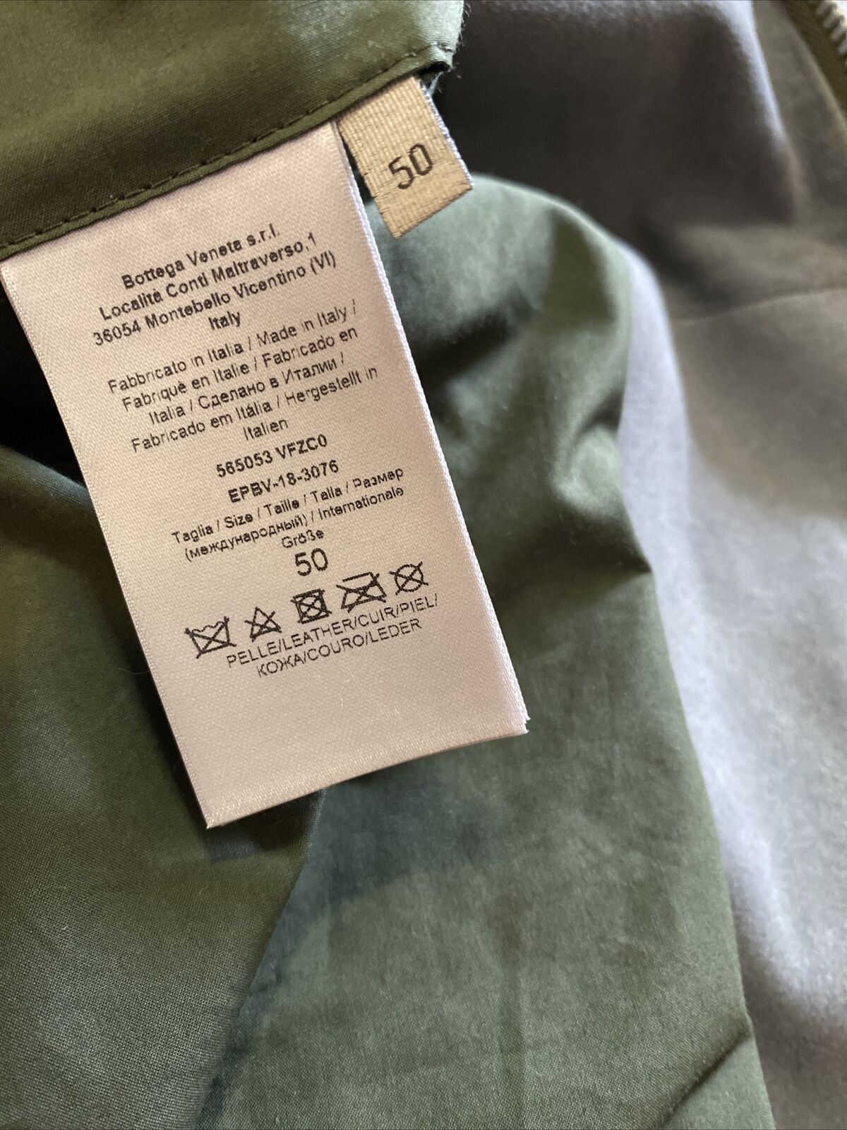 Новая мужская замшевая куртка Bottega Veneta за 4400 долларов США (50 евро), Италия