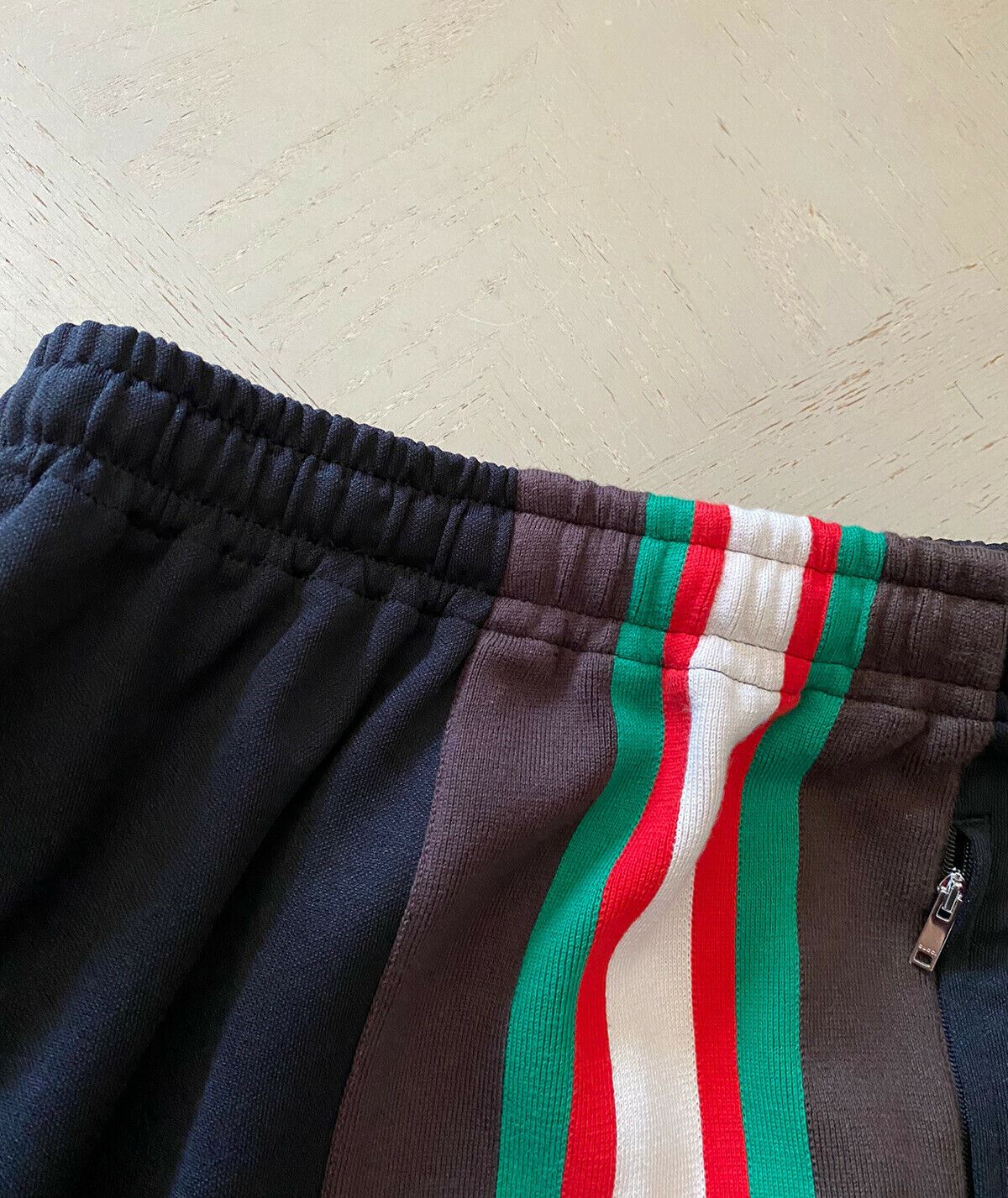 Neu mit Etikett: Gucci kurze Herrenhose, Schwarz/Grün/Rot, Größe L, Italien