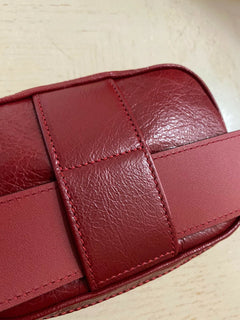 Новая кожаная поясная сумка Gucci GG Marmont Matelasse, красная 597676, размер 70/28, Италия