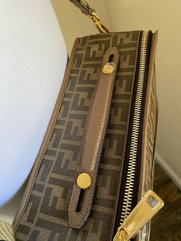 Новая мужская маленькая дорожная сумка через плечо Fendi FF Monogram, коричневая 7VV137, стоимостью 2350 долларов США