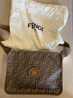 Neu $2350 Fendi Herren Kleine FF Monogramm Reiseetui Umhängetasche Braun 7VV137
