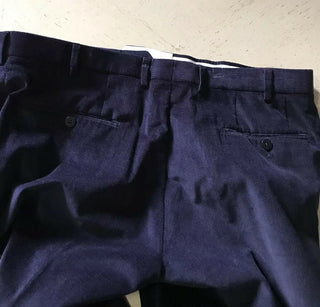 Neu mit Etikett: 698 $ Isaia Herren-Samtanzughose, Marineblau, 36 US (52 Eu), Italien