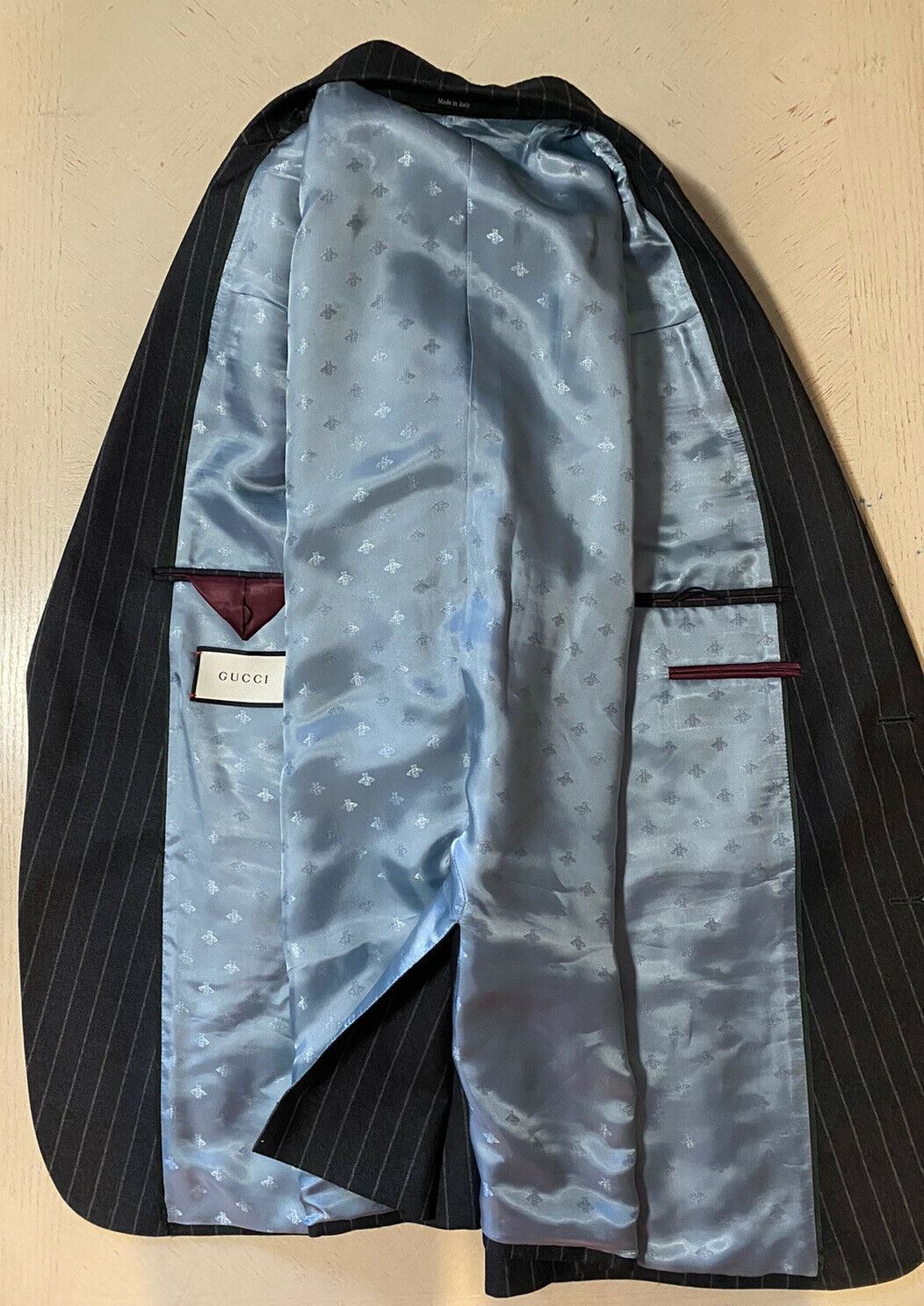 New $4490 Gucci Men’s Suit Striped DK Gray 46R US ( 56R Eu ) Italy