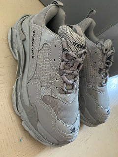 NIB 975 $ Balenciaga Damen Triple S Sneakers Schuhe Grau 8 US/38 Eu