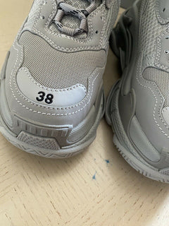 NIB 975 $ Balenciaga Damen Triple S Sneakers Schuhe Grau 8 US/38 Eu