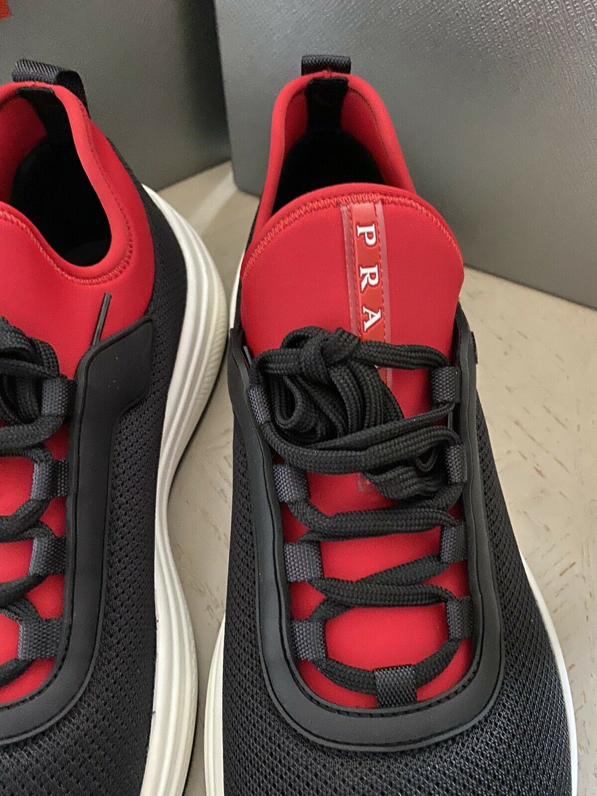 Neue $750 PRADA Herren Rete Neopren-Sneaker-Schuhe Rot/Schwarz 8,5 US/41,5 Eu Italien